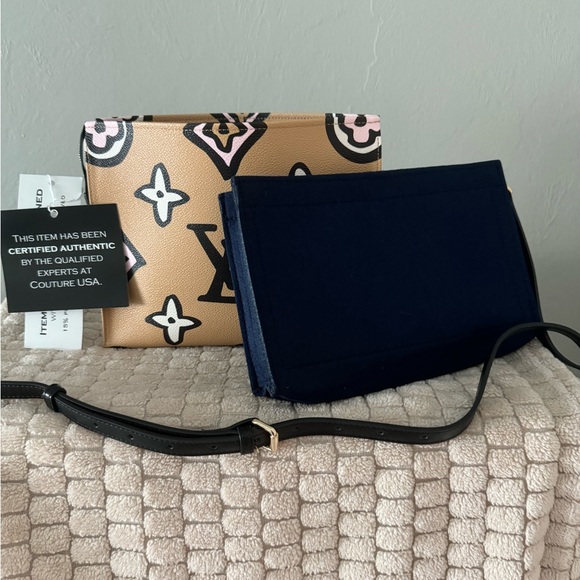 Louis Vuitton Toiletry 26 Pochette Wild at Heart, NWT - Picture 9 of 9